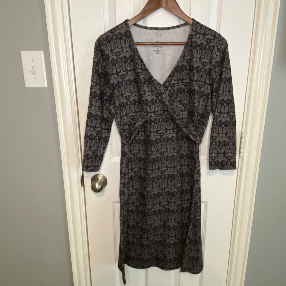 Prana Quinn Dress Medium Gray Black Ikat Geometric Faux Wrap Empire Waist V-Neck